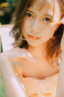向着小小花蕾深处绽放